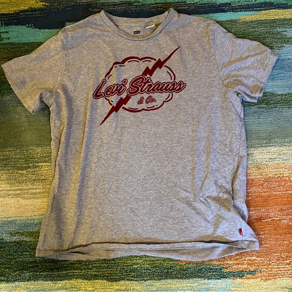 Levi’s Graphic Tee